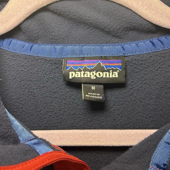 Patagonia Men's Medium Micro D Snap T Navy Blue with Red Pullover Fleece Sweater - Picture 2 of 8